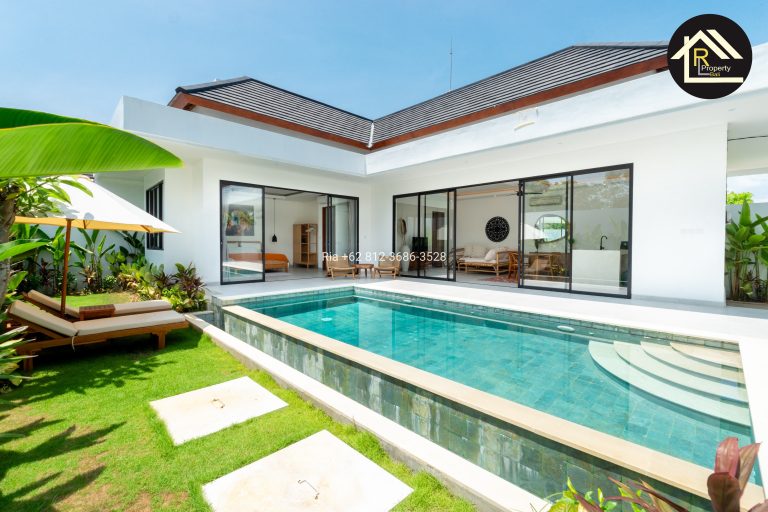 2BR Seseh Beach Villa (32)