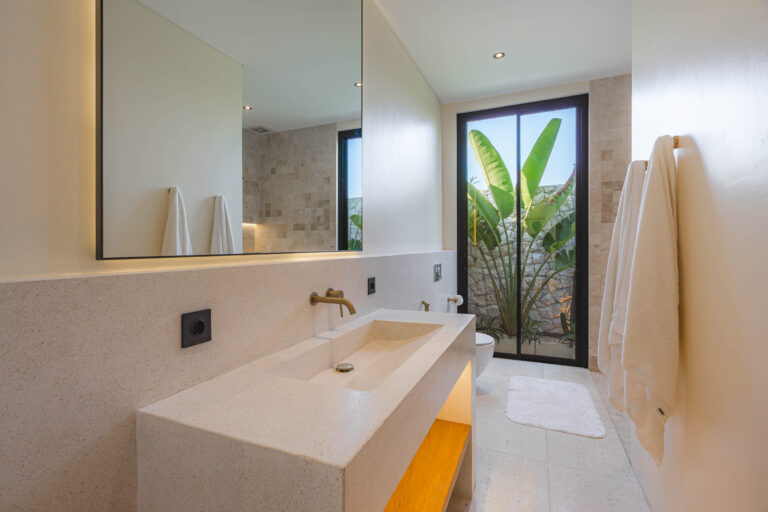 1st Bathroom (2)