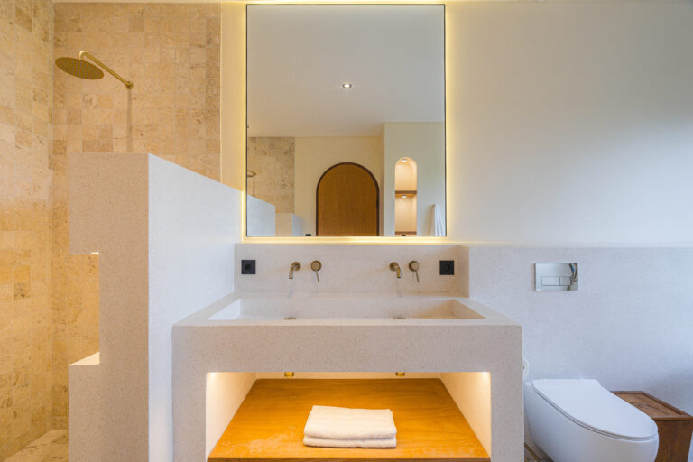 2nd Bathroom (2)